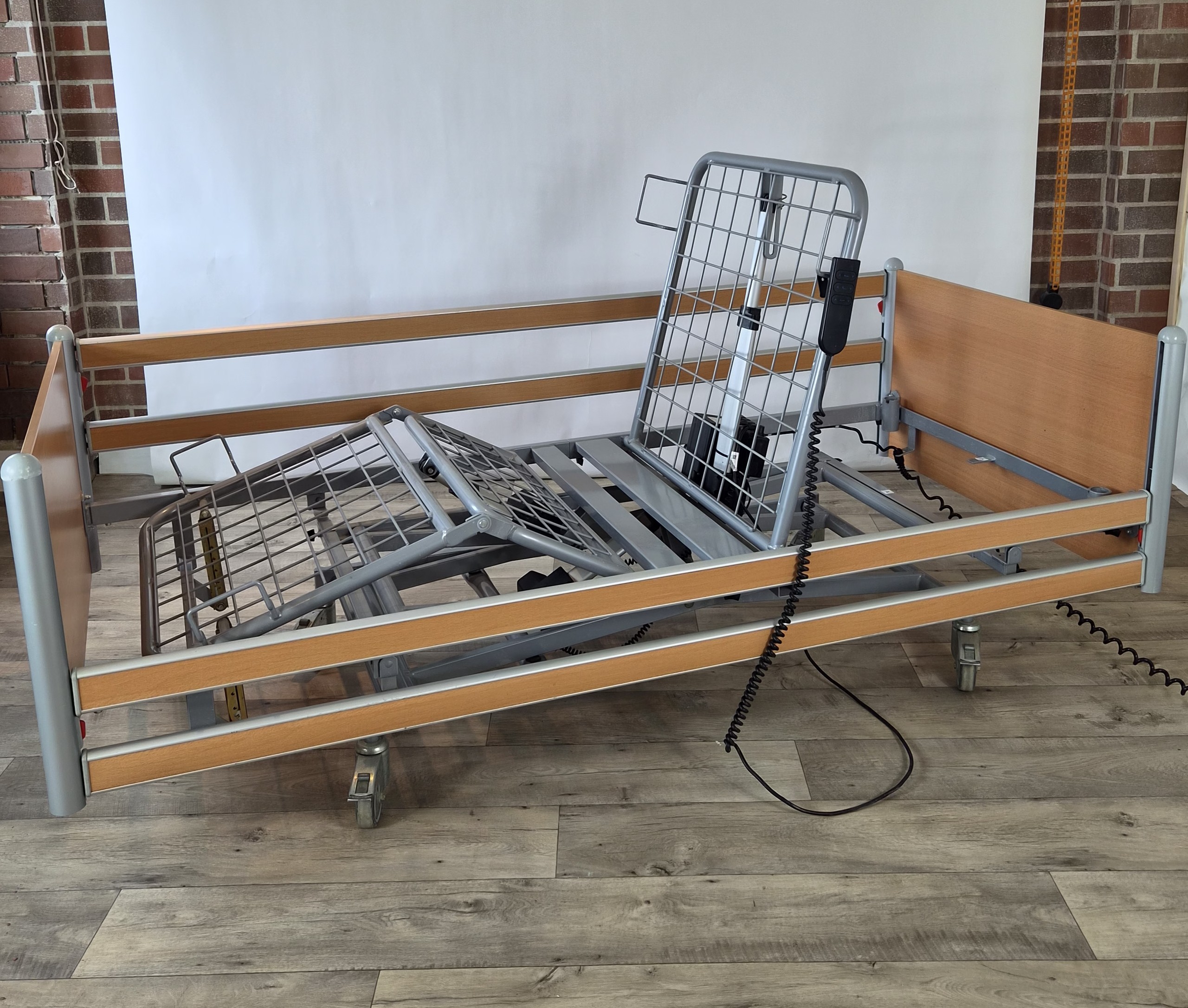 Polohovací postel Linet Care - Obrázek 2